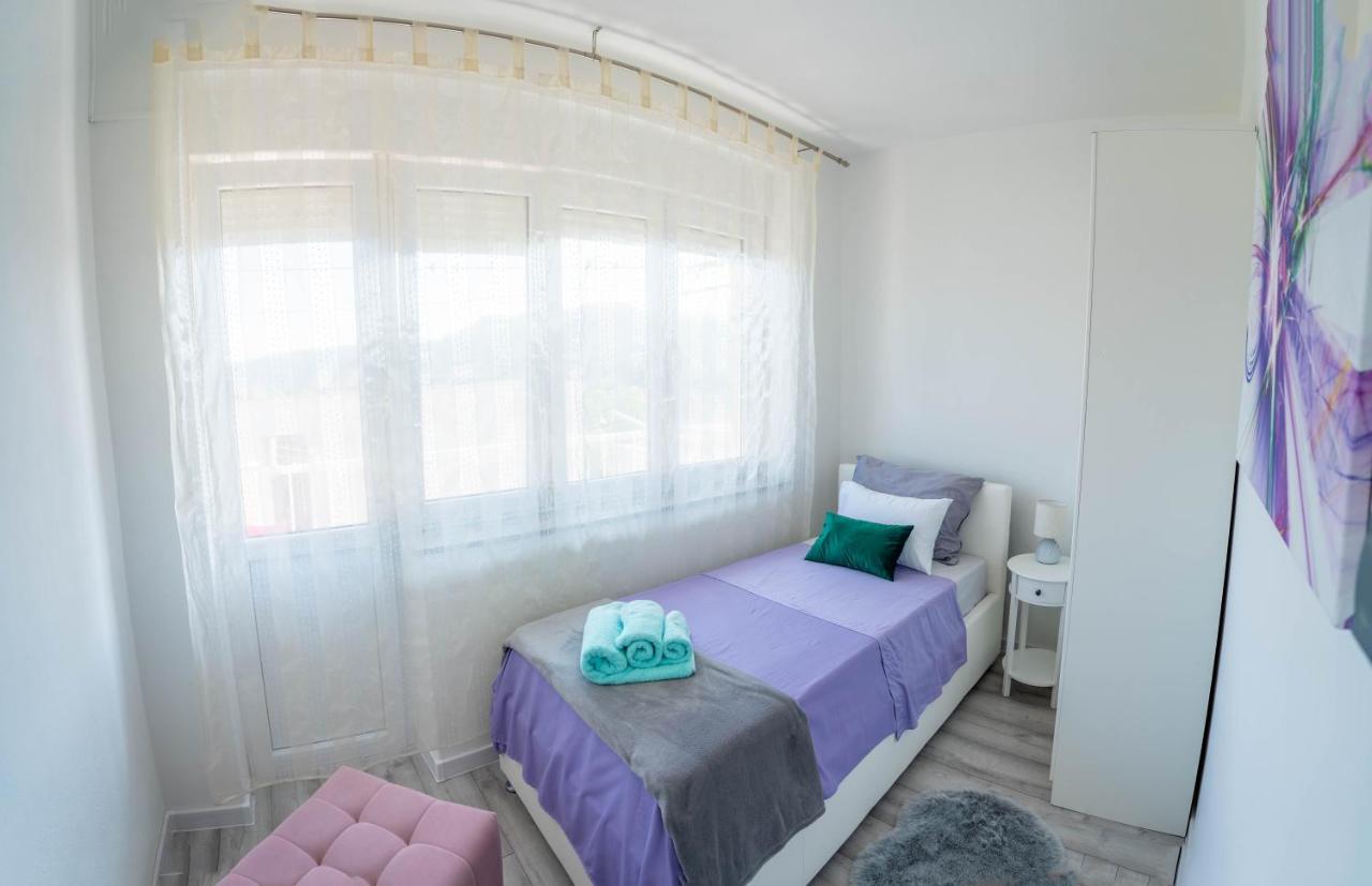 Apartman M Leilighet Knin Eksteriør bilde