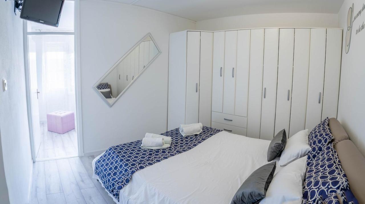 Apartman M Leilighet Knin Eksteriør bilde