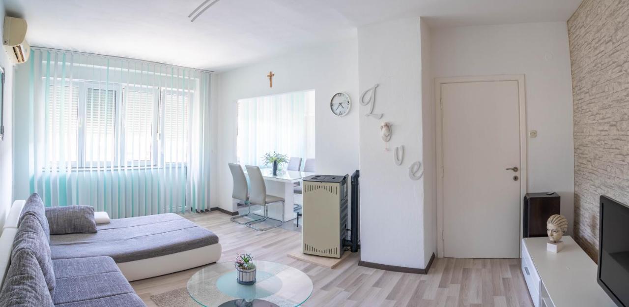 Apartman M Leilighet Knin Eksteriør bilde
